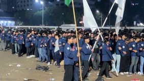 Janji ini disampaikan saat ribuan mahasiswa berdemo di depan Gedung DPR RI