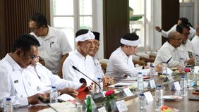 Komitmen itu ditunjukkan melalui kehadiran Wakil Bupati Bogor, Jaro Ade, pada kegiatan Temu Apresiasi Manfaat Penerima Santunan BPJS Ketenagakerjaan 