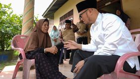 Di balik kebahagiaan para jemaah yang baru kembali dari Tanah Suci, terdapat kisah perjuangan yang tidak banyak diketahui publik. Salah satunya dialami oleh Nek Sania (72), seorang buruh cuci asal Serdang Bedagai, Sumatera Utara, yang harus menanggun