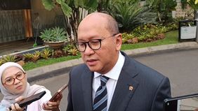 Prabowo Subianto memanggil Menteri Investasi dan Hilirisasi/Kepala Badan Koordinasi Penanaman Modal (BKPM) sekaligus Kepala Badan Pengelola Investasi (BPI) Danantara, Rosan Roeslani bersama sejumlah menteri Kabinet Merah Putih di Istana Merdeka