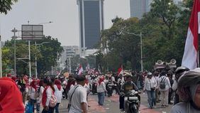Aliansi Masyarakat Jakarta mengadakan aksi dukungan terhadap Program Makan Bergizi Gratis dan menuntut transparansi penyelidikan dugaan korupsi terkait program tersebut.
