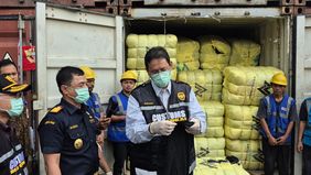 Menteri Keuangan (Menkeu) Purbaya Yudhi Sadewa menyita pakaian bekas impor ilegal (balpres) di dua lokasi yakni Pelabuhan Tanjung Priok dan Kalimantan Barat.