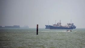 Jalur perairan strategis Selat Hormuz dipastikan telah dibuka kembali secara total untuk mobilitas kapal-kapal komersial. Kepastian tersebut disampaikan oleh Ali Bahreini, selaku Duta Besar dan Perwakilan Tetap Iran untuk PBB di Jenewa.