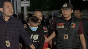 Aparat Kepolisian Daerah Jawa Barat membeberkan kronologi penangkapan Taufik Hidayat, tersangka dalam kasus penyekapan serta penganiayaan terhadap seorang wanita berinisial YTR (29) di Kabupaten Bandung. Sebelum berhasil diringkus oleh petugas.