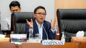Fraksi Partai Gerindra DPR RI menepis kabar yang beredar di media sosial mengenai adanya rapat khusus yang dipimpin Ketua Fraksi Gerindra Budi Djiwandono untuk membahas pengawasan terhadap aktivitas Wakil Presiden Gibran Rakabuming Raka.


