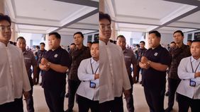Aksi demonstrasi mahasiswa di Universitas Negeri Yogyakarta (UNY) menjadi sorotan publik setelah video perdebatan antara massa aksi dengan Wakil Rektor Bidang Sumber Daya Manusia dan Hukum, Siswanto, viral di media sosial. Perdebatan tersebut dipicu 