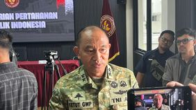 Kementerian Pertahanan Indonesia membantah bahwa program Sarjana Penggerak Pembangunan Indonesia untuk calon manajer Koperasi Desa menerapkan pendidikan militer yang dipaksakan.