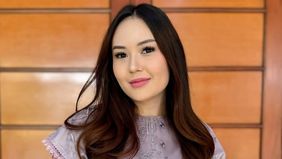 Sarah Gibson mendadak bahas soal perselingkuhan dalam postingan Instagram pribadinya, dan menunggu penjelasan dari orang ketiga tersebut.