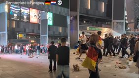 Kerusuhan pecah di Berlin, Jerman, setelah tim nasional Jerman tersingkir dari Piala Dunia 2026 usai kalah dari Paraguay pada babak 32 besar. Kekalahan tersebut memicu aksi anarkistis di lokasi nonton bareng (nobar), sehingga aparat kepolisian terpak