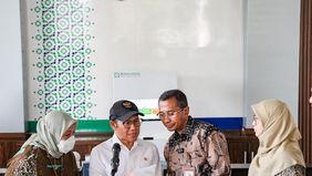 melakukan peninjauan pelayanan pasien cuci darah ke RSUD Cengkareng yang dilanjutkan ke Kantor BPJS Kesehatan Jakarta Barat, Kebon Jeruk, guna menegaskan komitmen pemerintah untuk memastikan pasien penyakit kronis tetap terlindungi oleh JKN.