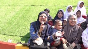 Guru Madrasah Ibtidaiyah (MI) Nurul Huda, Sinta Ismaya, mengaku telah merasakan manfaat insentif guru dari program pendidikan di era Presiden Republik Indonesia Prabowo Subianto.