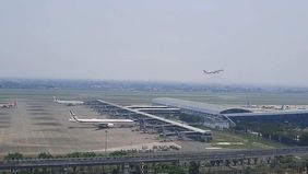 PT Angkasa Pura Indonesia (InJourney Airports) Kantor Cabang Bandara Soekarno-Hatta (Soetta) memastikan kebakaran yang melanda Tempat Pembuangan Akhir (TPA) Jatiwaringin, Mauk, Kabupaten Tangerang, Banten, tidak memengaruhi operasional penerbangan di