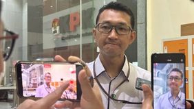 Komisi Pemberantasan Korupsi memanggil sejumlah saksi dalam penyidikan dugaan pemerasan di lingkungan Pemerintah Provinsi Riau. Pemeriksaan melibatkan anggota DPRD Riau, ajudan pejabat militer, hingga pihak rumah tangga.
