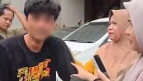 Seorang karyawan toko perlengkapan padel berinisial AL yang bekerja di kawasan Kebayoran Lama, Jakarta Selatan, kini dilaporkan ke Polres Metro Jakarta Selatan atas dugaan pencurian. Sebelumnya, AL diketahui menjadi korban dugaan penganiayaan dan pen
