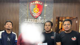 Unit 3 Satresmob Bareskrim Polri berhasil mengamankan dua buronan kasus dugaan penggelapan dalam jabatan dan penipuan yang dilaporkan oleh PT HSJ. Kasus ini mencuat setelah pihak perusahaan mencium adanya kejanggalan dalam laporan keuangan terkait ag