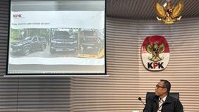 Komisi Pemberantasan Korupsi (KPK) mengungkap dugaan penerimaan suap oleh Bupati Kuantan Singingi (Kuansing) Suhardiman Amby berupa dua unit mobil dengan nilai keseluruhan mencapai Rp2,75 miliar. 