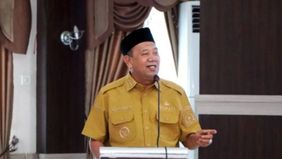 Komisi Pemberantasan Korupsi membawa Bupati Langkat Syah Afandin atau Ondim ke Jakarta untuk menjalani pemeriksaan lanjutan setelah operasi tangkap tangan. Ia dibawa ke Gedung Merah Putih KPK, Jakarta, pada Jumat, 3 Juli 2026.