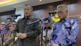 Menteri Koperasi Ferry Juliantono mengungkapkan Presiden Prabowo Subianto mengarahkan agar koperasi tidak hanya berperan di sektor perkebunan sawit, tetapi juga masuk ke seluruh rantai bisnis industri sawit, mulai dari pengolahan minyak sawit mentah 
