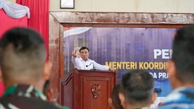 Menteri Koordinator Bidang Politik dan Keamanan Djamari Chaniago menekankan pentingnya soliditas antara TNI dan Polri dalam menjaga kedaulatan wilayah Indonesia, khususnya di kawasan perbatasan, saat melakukan peninjauan pasukan di Natuna.