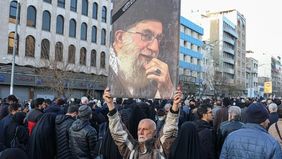 Kementerian Luar Negeri Iran menyebut lebih dari 100 negara akan mengirim perwakilan untuk menghadiri rangkaian pemakaman pemimpin tertinggi Iran Ayatollah Ali Khamenei yang wafat pada Februari lalu.