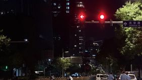 Pemerintah Distrik Chaoyang, Beijing, mengungkap hasil penyelidikan terkait insiden pesawat ringan yang menabrak CITIC Tower pada Jumat, 26 Juni 2026. Otoritas menyebut pilot pesawat tersebut memiliki riwayat insomnia dan gangguan kecemasan