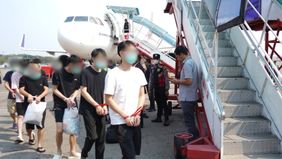 Direktorat Jenderal Imigrasi mendeportasi dan memasukkan 92 WN Tiongkok yang merupakan sindikat pelaku penipuan investasi di Batam ke dalam daftar penangkalan seumur hidup. 