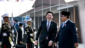 Kehangatan hubungan Republik Indonesia dan Singapura tidak hanya tercermin dalam rangkaian pertemuan resmi di Istana Merdeka, tetapi juga pada momen perpisahan yang berlangsung penuh keakraban
