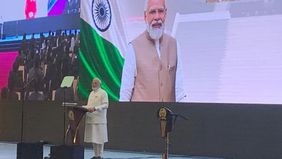 Perdana Menteri India Narendra Modi menyampaikan pidato di hadapan ratusan anggota MPR, DPR, dan DPD RI dalam kunjungan kenegaraannya ke Indonesia. Penyampaian pidato tersebut berlangsung di Kompleks Parlemen, Senayan, Jakarta, pada Selasa, 7 Juli 20