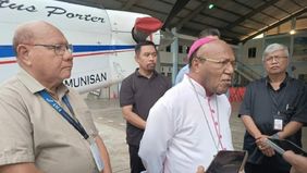 Jenazah pilot PT Assosiation Mission Aviasion (AMA) Nicholas Goselin (29) yang meninggal dunia setelah ditembak Kelompok Kriminal Bersenjata (KKB) di Balinggama, Kabupaten Yahukimo, Papua Pegunungan, diterbangkan pada Selasa, 7 Juli 2026 menuju Kentu
