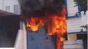 Telah terjadi kebakaran di Kawasan Pergudangan Taman Tekno, Tangerang Selatan, Blok E1 No. 40, pada Rabu (8/7) sekitar pukul 11.50 WIB.