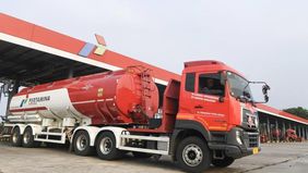 PT Pertamina Patra Niaga menjatuhkan sanksi tegas kepada awak mobil tangki (AMT) bahan bakar yang terbukti melanggar prosedur keselamatan saat menjalankan tugas.

