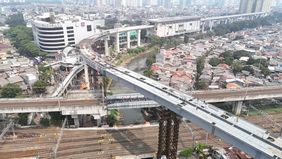 PT Jakarta Propertindo (Perseroda) (Jakpro) telah menuntaskan proses pengangkatan girder terakhir pada pembangunan LRT Jakarta Fase 1B rute Velodrome-Manggarai.