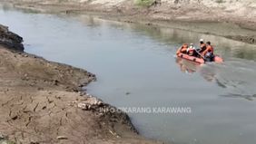 Korban diketahui bernama Sadan (14), warga Kampung Wanasepi RT 02/10, Kelurahan Tunggakjati, Kecamatan Karawang Barat, Kabupaten Karawang.
