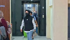 Komisi Pemberantasan Korupsi (KPK) mengungkap operasi tangkap tangan (OTT) yang menjerat Bupati Sukoharjo, Etik Suryani, berkaitan dengan dugaan pemerasan terhadap para perangkat daerah di lingkungan Pemerintah Kabupaten (Pemkab) Sukoharjo.