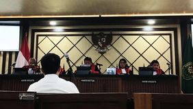 Pengadilan Tinggi (PT) DKI Jakarta memutuskan untuk mengurangi hukuman terhadap empat terdakwa dalam perkara dugaan korupsi tata kelola minyak mentah dan produk kilang periode 2018&ndash;2023.

