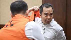 Majelis Hakim Pengadilan Tindak Pidana Korupsi (Tipikor) pada Pengadilan Negeri Jakarta Pusat menyatakan pemilik Blueray Cargo, John Field, terbukti memberikan suap kepada sejumlah pejabat Bea Cukai dengan nilai keseluruhan mencapai Rp91,77 miliar.

