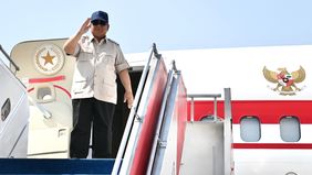 Prabowo Subianto bertolak menuju Provinsi Nusa Tenggara Barat (NTB) pada Jumat, 10 Juli 2026, untuk melakukan kunjungan kerja. Pesawat Kepresidenan Indonesia-1 yang membawa Presiden beserta rombongan lepas landas dari Pangkalan TNI AU Halim Perdanaku