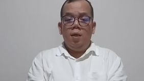 Manik Nainggolan, pengendara motor yang viral setelah melawan arus di Jalan DI Panjaitan, Jakarta Timur, serta memaki dan memukul seorang anggota polisi, akhirnya menyampaikan permintaan maaf 
