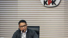 Komisi Pemberantasan Korupsi (KPK) menyatakan belum membahas kemungkinan pelaksanaan investigasi bersama atau joint investigation dalam penanganan kasus dugaan korupsi batu bara yang turut menyeret mantan Jampidsus.