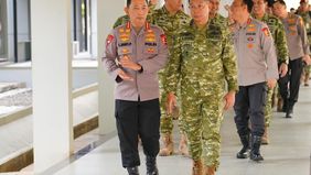 Kapolri Jenderal Listyo Sigit Prabowo bersama jajaran Pejabat Utama (PJU) Mabes Polri menggelar silaturahmi dengan Panglima TNI Jenderal Agus Subiyanto di Mabes TNI, Cilangkap, Jakarta Timur, Senin, 13 Juli 2026. Pertemuan yang berlangsung di Aula Ga