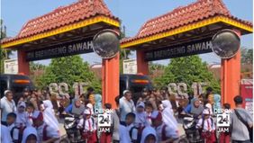 Informasi yang diterima menyebutkan, pesan tersebut dikirim oleh orang tak dikenal dan berisi ancaman bahwa bom telah diletakkan di 11 titik di area sekolah. Pesan serupa diketahui dikirim sebanyak dua kali.