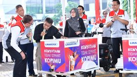 UMiMAX merupakan program pemberdayaan ekonomi yang bertujuan membantu masyarakat rentan ekonomi, khususnya, pekerja informal, guru kontrak, penyandang disabilitas dan masyarakat prasejahtera untuk membangun atau mengembangkan usaha ultra mikro.