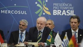 Presiden Brasil Luiz Inacio Lula da Silva mengecam usulan Presiden Amerika Serikat Donald Trump yang berencana mengambil alih peran pengamanan Selat Hormuz sekaligus mengenakan tarif transit sebesar 20 persen terhadap kapal yang melintas.