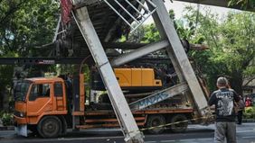 Dinas Bina Marga DKI Jakarta belum dapat memastikan kapan pembangunan kembali Jembatan Penyeberangan Orang (JPO) di Jalan Kapten Tendean, Jakarta Selatan, akan dilakukan setelah mengalami kerusakan akibat ditabrak truk pengangkut alat berat.