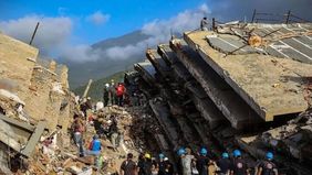 Jumlah korban meninggal dunia akibat gempa bumi dahsyat yang mengguncang Venezuela kembali bertambah menjadi 4.561 orang. Sementara itu, lebih dari 20.000 warga masih tinggal di kamp-kamp penampungan sementara, menurut Ketua Majelis Nasional Venezuel