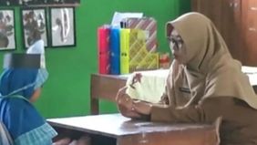 Guru kelas 1, Andiyani Mudrikah, mengatakan sekolah tetap berkomitmen memberikan pendidikan terbaik. Menurutnya, pihak sekolah telah melakukan berbagai upaya mencari siswa baru, termasuk mendatangi taman kanak-kanak dan melakukan jemput bola ke rumah