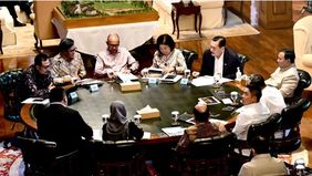Prabowo Subianto menerima Ketua Dewan Ekonomi Nasional (DEN) Luhut Binsar Pandjaitan, beserta jajaran Dewan Ekonomi Nasional di kediaman pribadinya di Hambalang