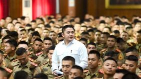 Sekretaris Kabinet (Seskab) Teddy Indra Wijaya mengajak para taruna Akademi Militer (Akmil) untuk terus mengasah kemampuan dan mengembangkan potensi diri. Menurutnya, negara yang merdeka membutuhkan kekuatan pertahanan. 