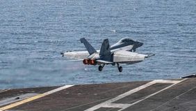 Militer Amerika Serikat kembali melancarkan serangan terhadap Iran dengan menghantam puluhan sasaran militer yang berada di sekitar Selat Hormuz. Informasi tersebut disampaikan oleh Komando Pusat Amerika Serikat (CENTCOM).

