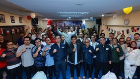 Menteri Transmigrasi M. Iftitah Sulaiman Suryanagara mengajak pegawai Kementerian Transmigrasi dan masyarakat di berbagai kawasan transmigrasi mengikuti nonton bareng pertandingan semifinal Piala Dunia antara Inggris dan Argentina.